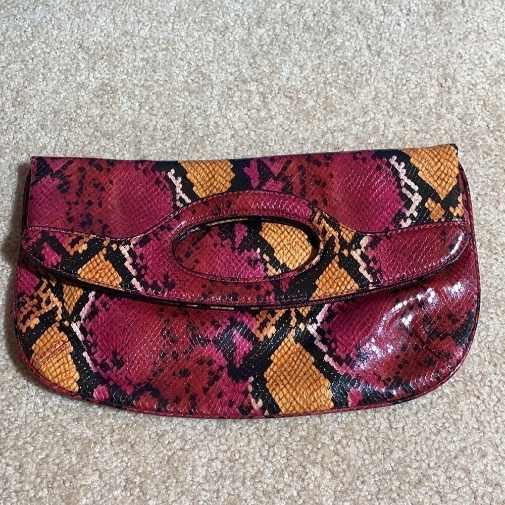 GORGEOUS Nine & Co. Faux Snakeskin Clutch NWOT - Picture 1 of 10